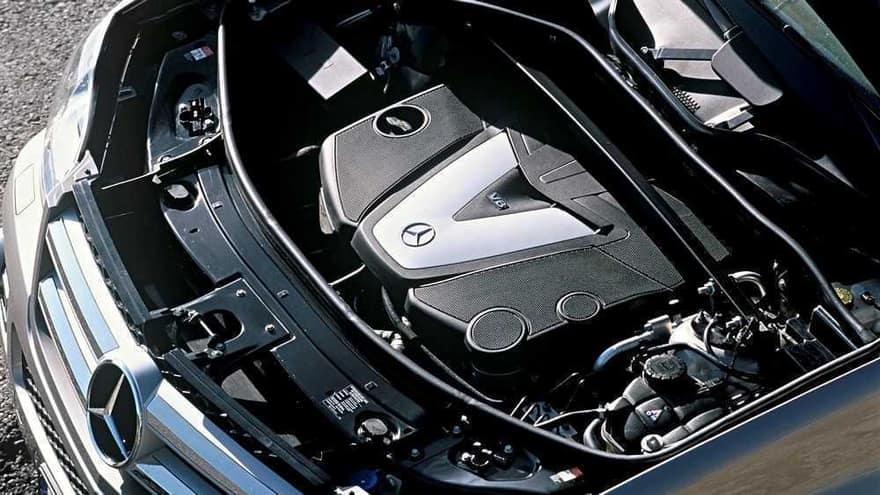Посторонний шум из‐под капота Mercedes: о чём говорит?